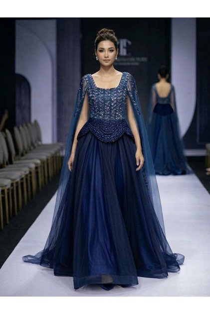 فستان "سيمفونية الكريستال الملكي" (Royal Crystal Symphony Gown)من