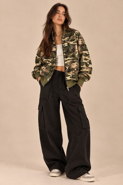 Zipped High Collar Camouflage Sweatshirt (E21-73000)