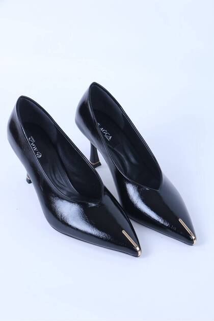 Women's Short Thin Heeled Pointed Toe Flat Stiletto Shoes with Buckle Detail