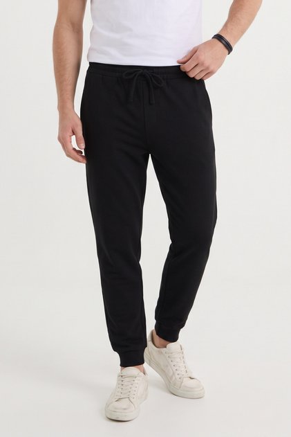 Men's Black Back Pocket Label Detailed Elastic Leg Regular Fit Sweatpants