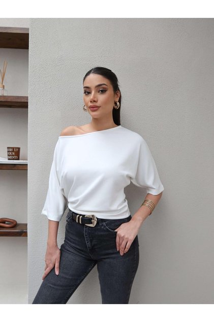 Kayık Yaka Düz Tshirt