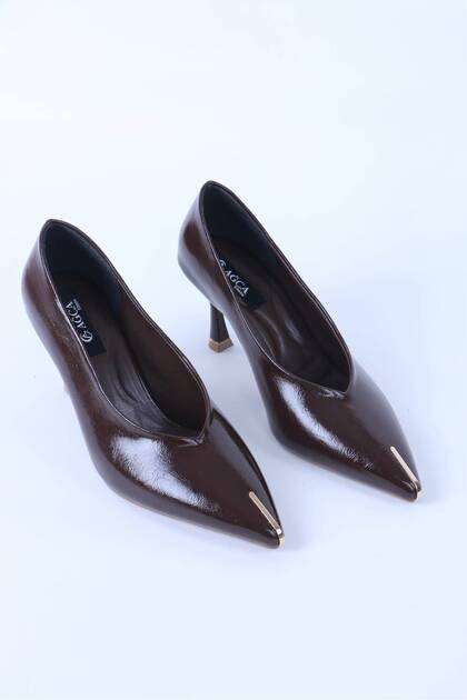 Women's Short Thin Heeled Pointed Toe Flat Stiletto Shoes with Buckle Detail