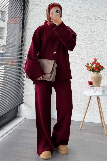 Premium Ripped Detailed Design Knitwear Set – Burgundy