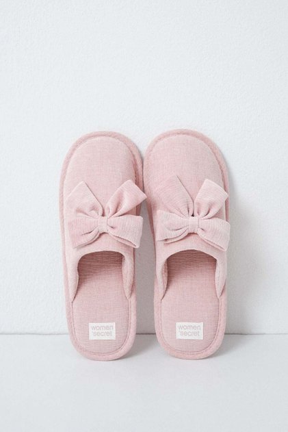 Pink velvet bow slippers