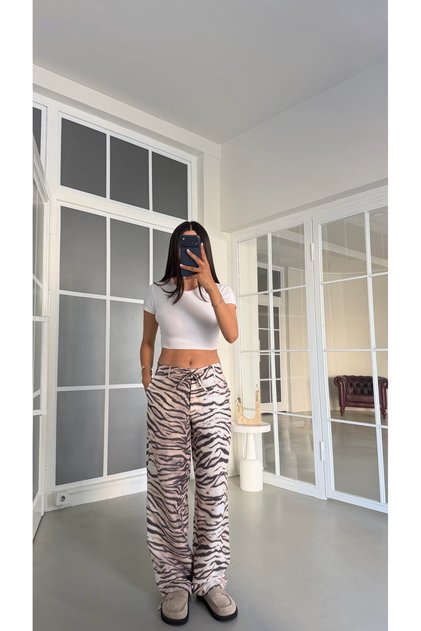 Bej Zebra Desenli Paçası Ayarlanabilir Askılı Pantolon GAUS-02038