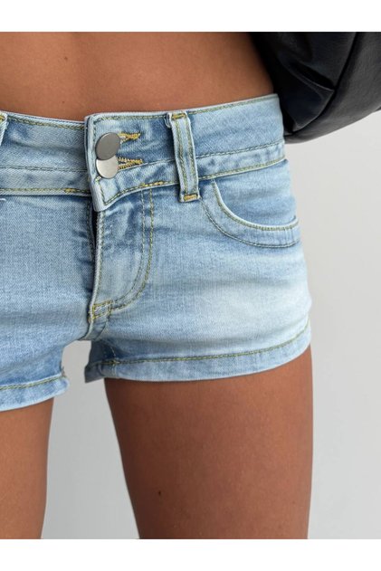 Kadın Düşük Bel Mini Denim Şort Arkası Kapaklı Cepli Kot Şort