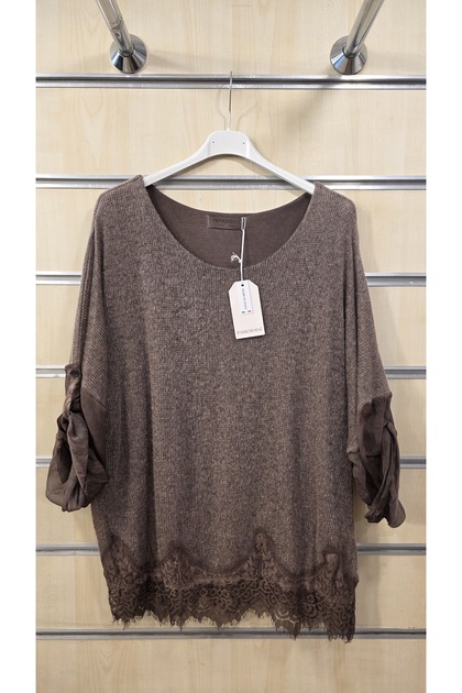 Italian Knitwear Blouse with Silk Lace Detail on Sleeves