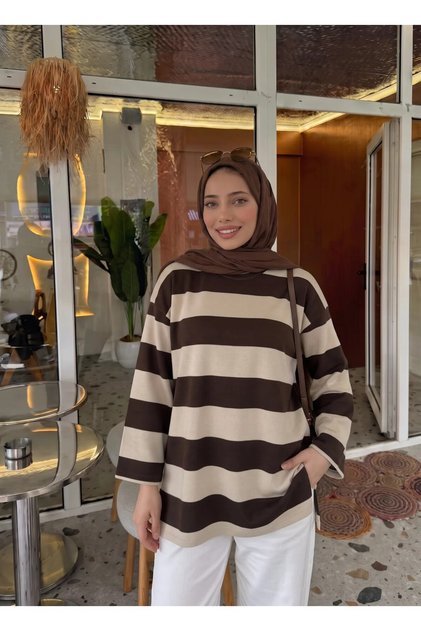 Çizgili Yanı Yırtmaçlı Rahat Kalıp Tunik Bluz Kahverengi