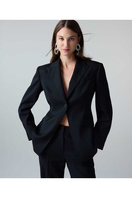 Bel vurgulu vatkalı blazer