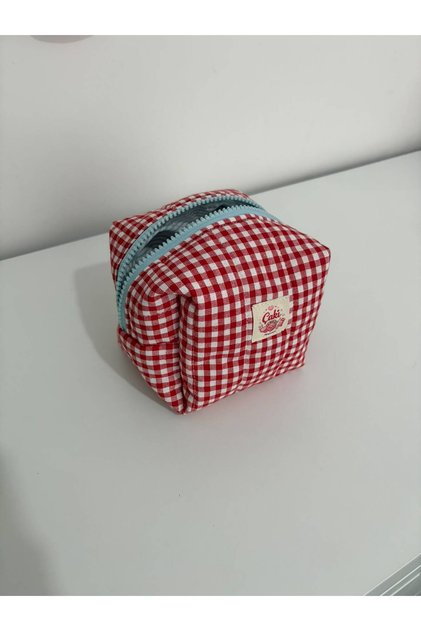 KIRMIZI PÖTİKARELİ MAKYAJ ÇANTASI 13x13x9 cm