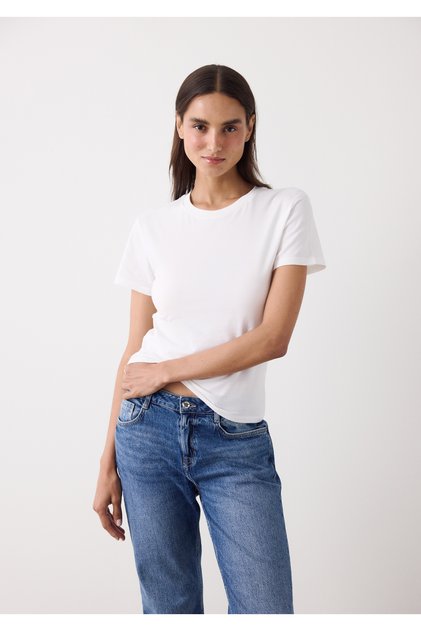 Kırık Beyaz Basic Slim Fit Kısa Kollu Tişört