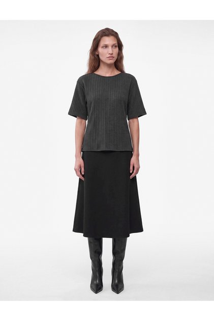 Bluză tip camisolă, cu croială slim, decolteu rotund, mânecă scurtă, ușoară, cu tăietură peplum