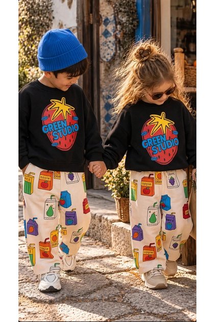 Unısex Çilek Baskılı 2'li Takım Siyah Sweatshirt Ekru Meyve Desenli Pantolon Günlük Giyim