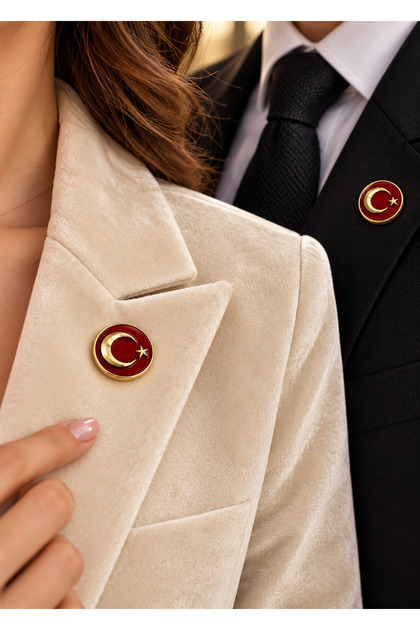 Altın Rengi Türk Bayrağı Yaka Rozeti 1 Adet - Ebat/Çap : 2 cm