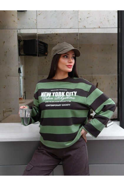 Contrast Striped Printed Sweatshirt