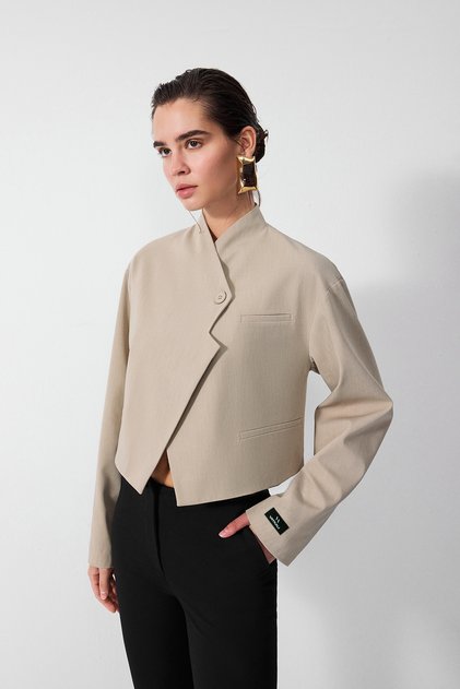 Diagonal cropped blazer jacket