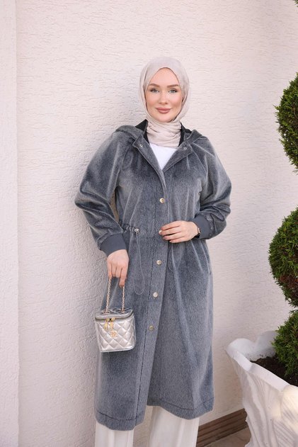 معطف طويل من فرو الثعلب مع غطاء رأس مرن وحشوة مطاطية عند الخصر