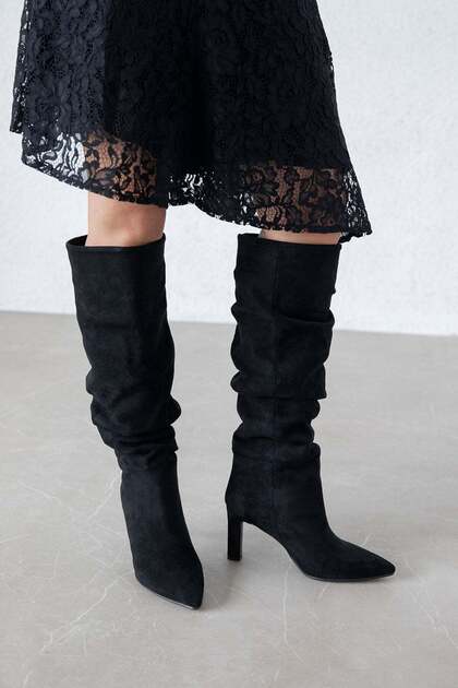 Bentyh Women's Gusseted Suede Boots Black