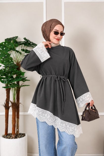 Kadın Tesettür Tunik Bluz | Dantel Detaylı Asimetrik Kesim | Modern ve Zarif Tasarım | Günlük Şık Üst Giyim | Tesettür Pantolon Kombinleri | Özel Gün ve Davet Giyimi | Modern Tunik Modeli