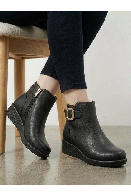 Large Size Comfortable Daily Leather Boots with Gold Buckle