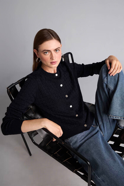 Regular Fit Crew Neck Buttoned Textured Knitwear Basic Cardigan H8479Ax26Wn