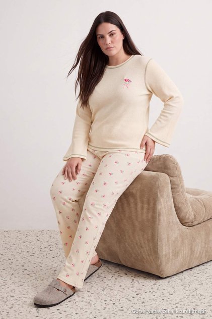 Ekru-Pembe Kurdele/Fiyonklu Yumuşak Kışlık Waffle Örme Pijama Takımı TBBAW27AI00025
