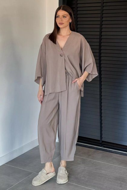 Perry Women's Short Sleeve Oversize Blouse Carrot Pants Two-Piece Set