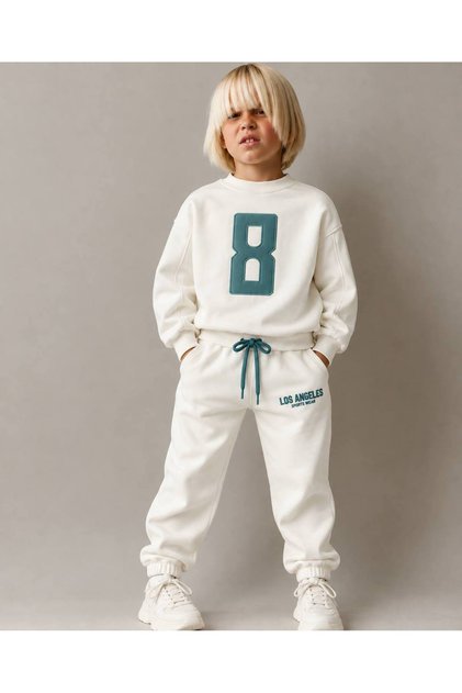 8 Embroidered Sets
