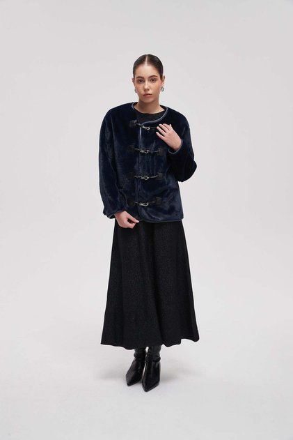 short, long-sleeved jacket