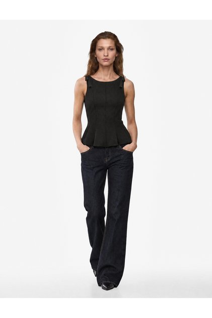 Women Black Plain Round Neck Sleeveless Top