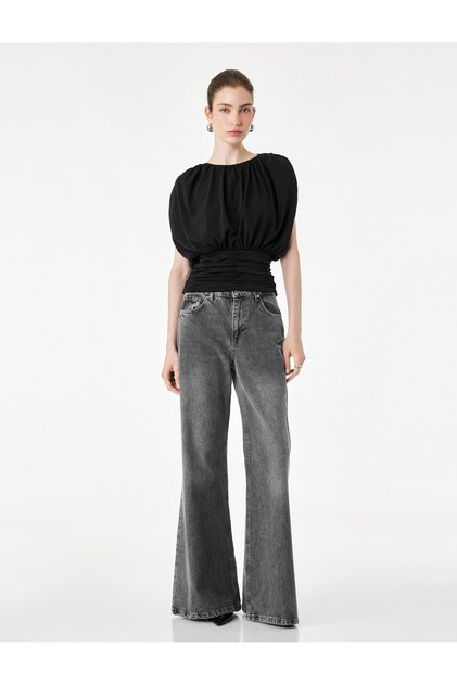 Women Black Plain Round Neck Sleeveless Top