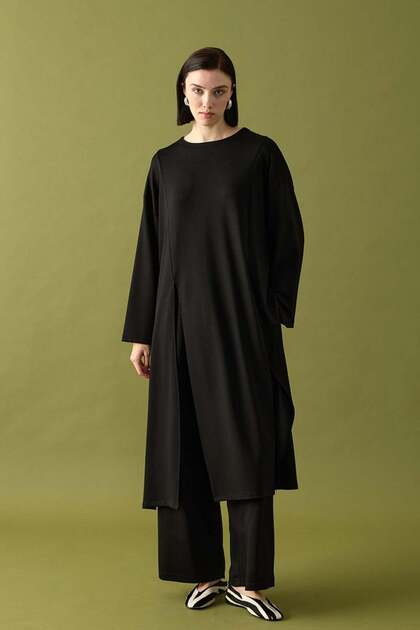 Set pantaloni și tunică negru cu detalii