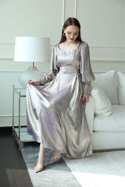 Classic Dress with Puffed Sleeves