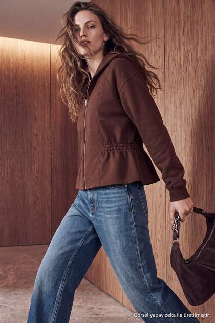 Kahverengi Fermuarlı Kapüşonlu Yanları Büzgü Detaylı Örme Sweatshirt TWOAW27SW00214