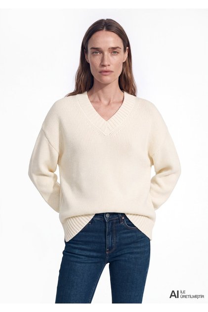 Silk Blend V-Neck Ecru Sweater Regular Fit / Normal Cut 1710923-70048