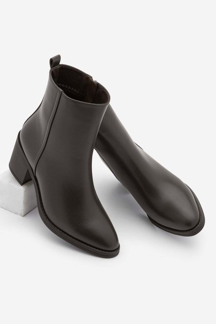 Women's Heeled Boots Pointed Toe Zippered Cerin Brown