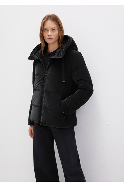 Hooded Black Puffer Jacket 1110043-900