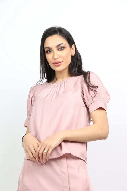 بلوزة نسائية سادة بأكمام قصيرة منفوخة