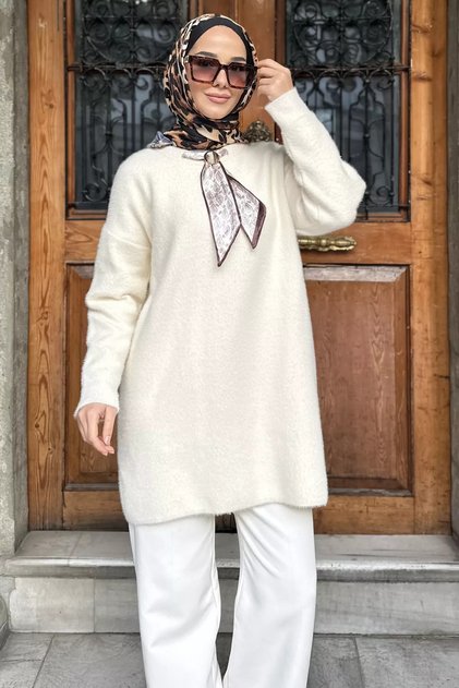 Gülseli Crew Neck Hijab Knitwear Tunic with Scarf and Brooch Detail