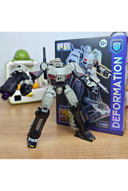 JINGKE Transformation One MGTANK Action Figures robot Toys KO ss114 18cm Toy