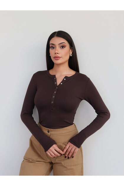 Modal blouse with snap buttons