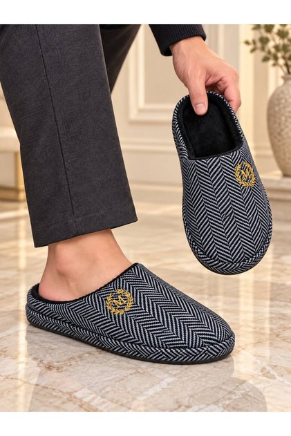 A4 Closed Front Soft Non-Slip Winter House Slippers