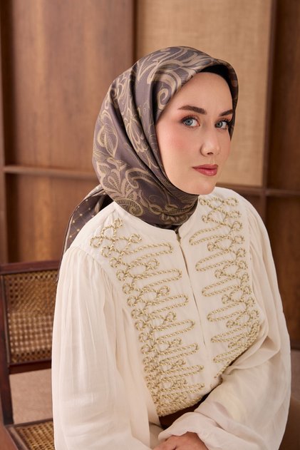 Eșarfă din mătase twill, cu model floral Paisley, maro amar