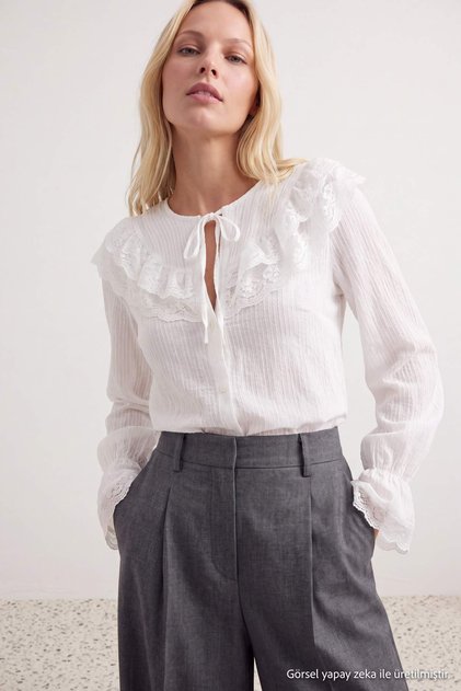 Limited Edition White Slightly Transparent Lace Paneled Shirt Twoss26Go00123