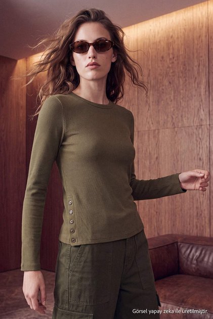 Haki Kayık Yaka Fitted/Vücuda Oturan Fittili Esnek Örme Bluz TWOAW27BZ00373