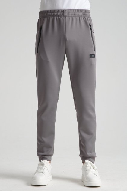 Pantaloni de trening gri pentru bărbați, cu detaliu buzunar, tip jogger