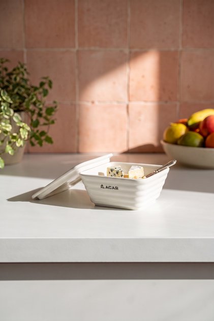 Porcelain Square Bowl with Light Lid - 10 cm