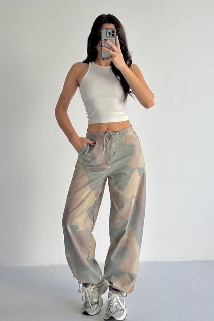 Women's Camouflage Patterned Drawstring Pants with Adjustable Cuffs