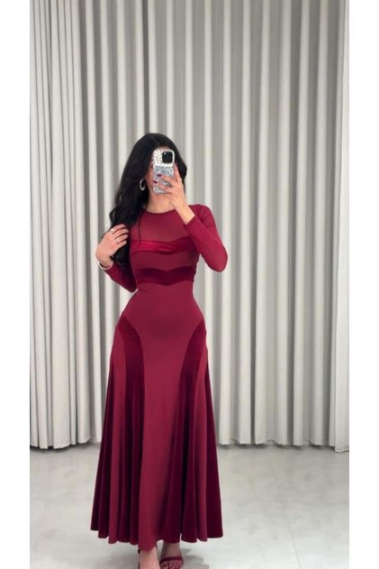 فستان سهرة برغندي مزين بمخمل