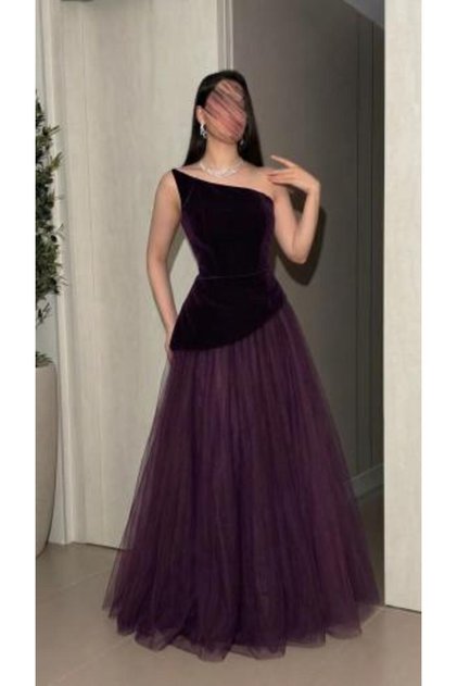 Velvet dress with flared skirt